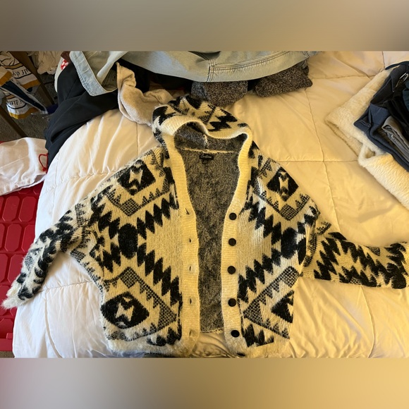 Cartise Sweaters - Black and Cream Geometric hooded Cardigan